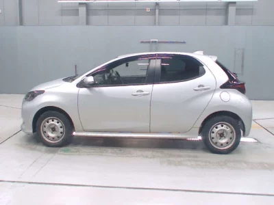 Toyota YARIS  с аукциона в Японии