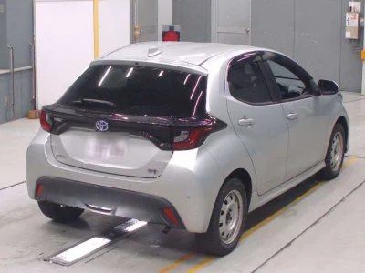 Toyota YARIS  с аукциона в Японии