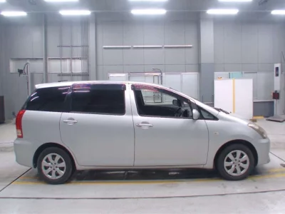 Toyota WISH  с аукциона в Японии