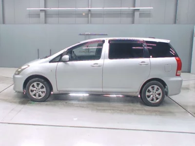 Toyota WISH  с аукциона в Японии
