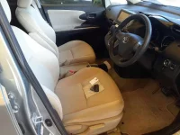 Toyota WISH лот № 70131 оценка 3.5  с аукциона в Японии 7