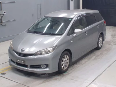 Toyota WISH  с аукциона в Японии