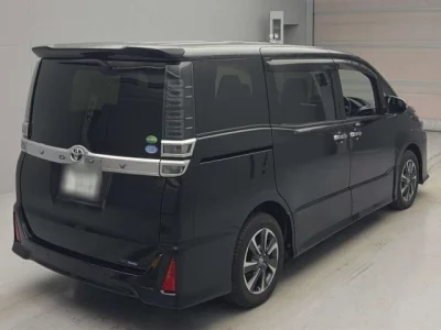 Toyota VOXY  с аукциона в Японии