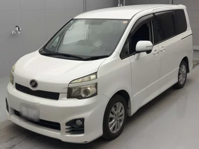 Toyota VOXY  с аукциона в Японии