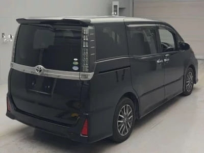 Toyota VOXY  с аукциона в Японии