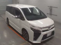 Toyota VOXY лот № 33103 оценка 5  с аукциона в Японии 4
