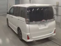 Toyota VOXY лот № 33103 оценка 5  с аукциона в Японии 5