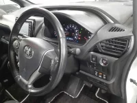 Toyota VOXY лот № 33103 оценка 5  с аукциона в Японии 6