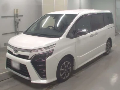 Toyota VOXY  с аукциона в Японии