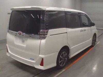 Toyota VOXY  с аукциона в Японии