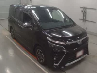 Toyota VOXY лот № 30442 оценка 4  с аукциона в Японии 4
