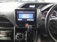 Toyota VOXY лот № 30442 оценка 4  с аукциона в Японии 8