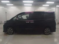 Toyota VOXY лот № 30442 оценка 4  с аукциона в Японии 3