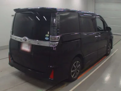 Toyota VOXY  с аукциона в Японии