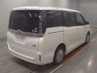 Toyota VOXY лот № 30489 оценка 4  с аукциона в Японии 1