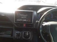 Toyota VOXY лот № 30489 оценка 4  с аукциона в Японии 8