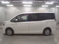 Toyota VOXY лот № 30489 оценка 4  с аукциона в Японии 3