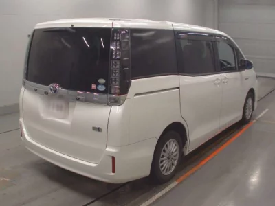 Toyota VOXY  с аукциона в Японии