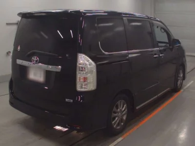 Toyota VOXY  с аукциона в Японии