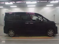 Toyota VOXY лот № 10246 оценка 3  с аукциона в Японии 2