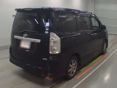 Toyota VOXY  с аукциона в Японии