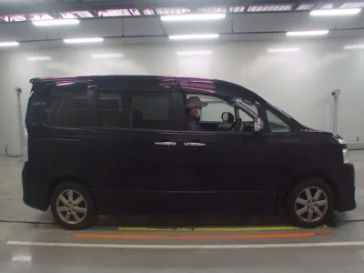 Toyota VOXY  с аукциона в Японии