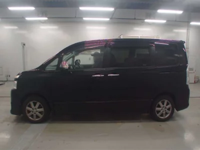 Toyota VOXY  с аукциона в Японии