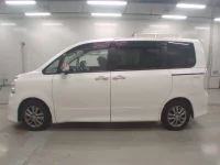 Toyota VOXY лот № 30432 оценка 3.5  с аукциона в Японии 3