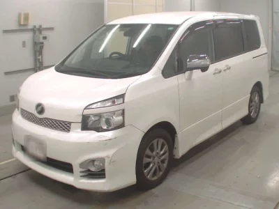 Toyota VOXY  с аукциона в Японии