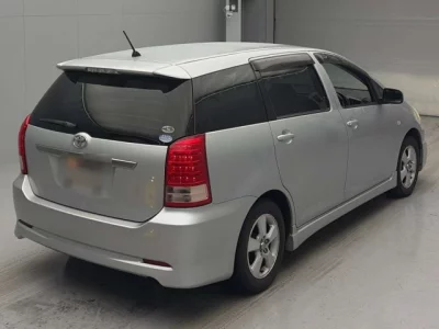 Toyota WISH  с аукциона в Японии