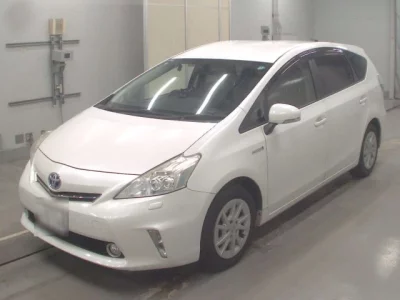 Toyota PRIUS ALPHA  с аукциона в Японии
