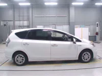 Toyota PRIUS ALPHA лот № 70093 оценка 3.5  с аукциона в Японии 2