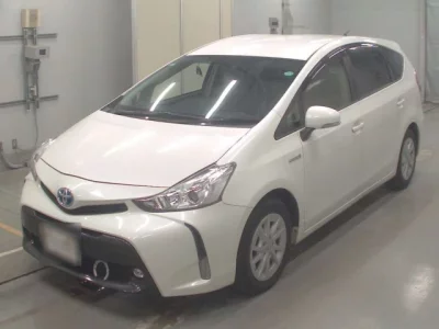 Toyota PRIUS ALPHA  с аукциона в Японии