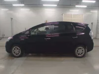 Toyota PRIUS ALPHA лот № 30422 оценка 3.5  с аукциона в Японии 3