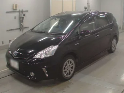 Toyota PRIUS ALPHA  с аукциона в Японии