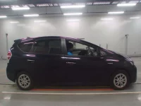 Toyota PRIUS ALPHA лот № 30478 оценка 4  с аукциона в Японии 2