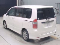 Toyota NOAH лот № 70108 оценка 4  с аукциона в Японии 5