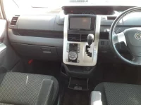 Toyota NOAH лот № 70108 оценка 4  с аукциона в Японии 8