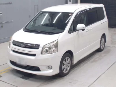 Toyota NOAH  с аукциона в Японии