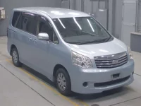 Toyota NOAH лот № 70123 оценка 3.5  с аукциона в Японии 4