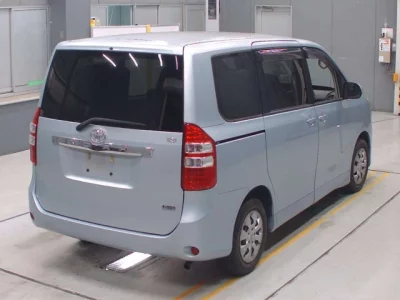 Toyota NOAH  с аукциона в Японии