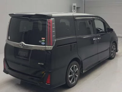 Toyota NOAH  с аукциона в Японии