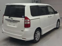 Toyota NOAH лот № 6065 оценка 3.5  с аукциона в Японии 1