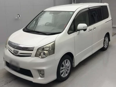 Toyota NOAH  с аукциона в Японии