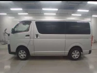 Toyota HIACE VAN лот № 30484 оценка 3.5  с аукциона в Японии 3