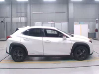 Lexus UX лот № 4100 оценка 5  с аукциона в Японии 2