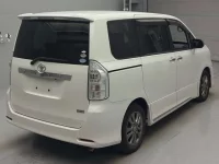 Toyota VOXY лот № 4194 оценка RA  с аукциона в Японии 1