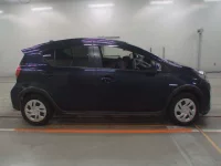 Toyota AQUA лот № 33111 оценка 3  с аукциона в Японии 2