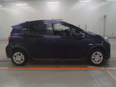 Toyota AQUA  с аукциона в Японии