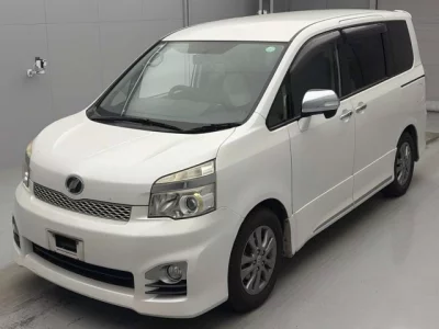 Toyota VOXY  с аукциона в Японии